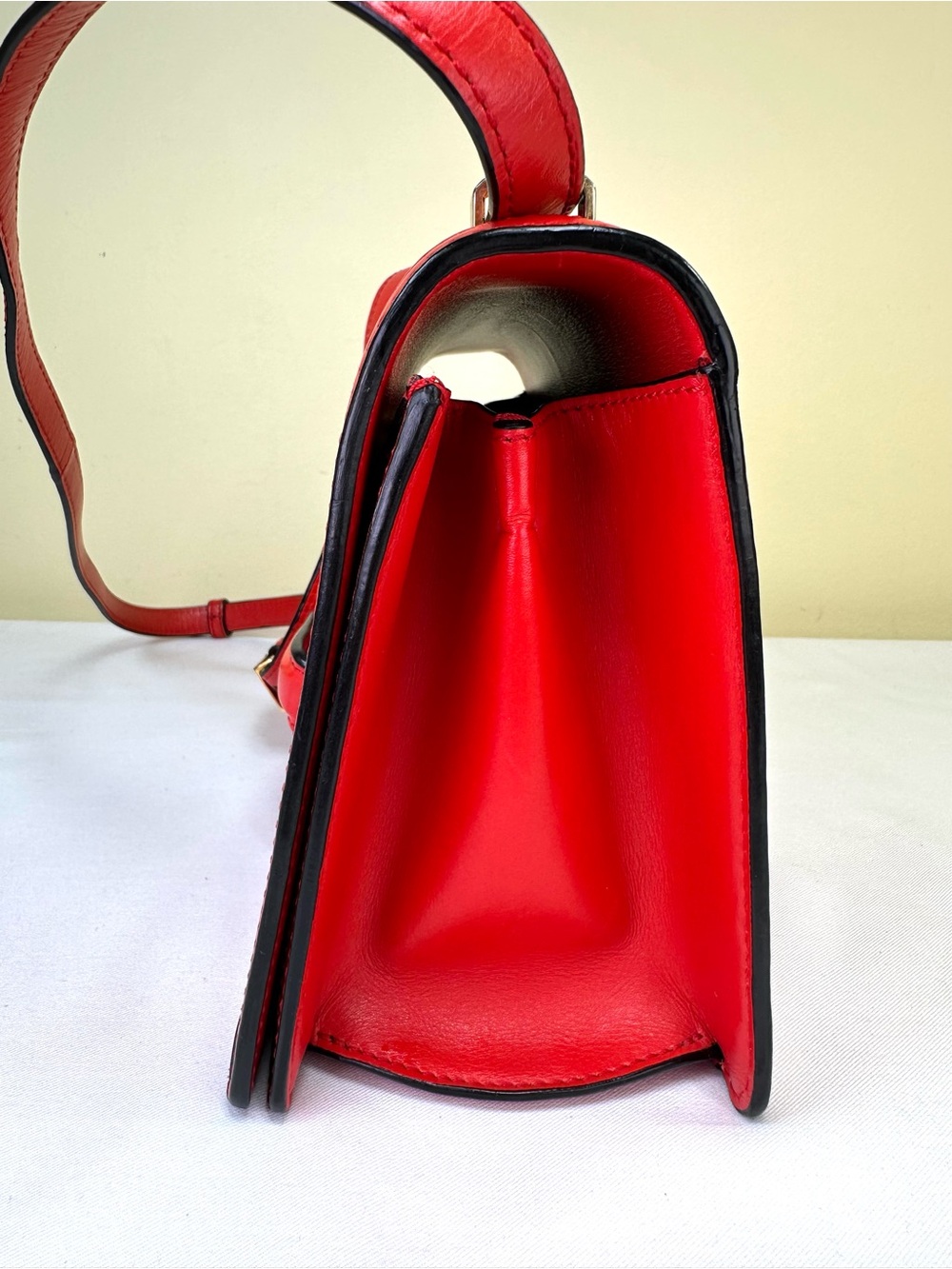 Loewe Barcelona Red Leather Iconic Triangular Fastening Shoulder/Crossbody COA - Picture 10 of 17